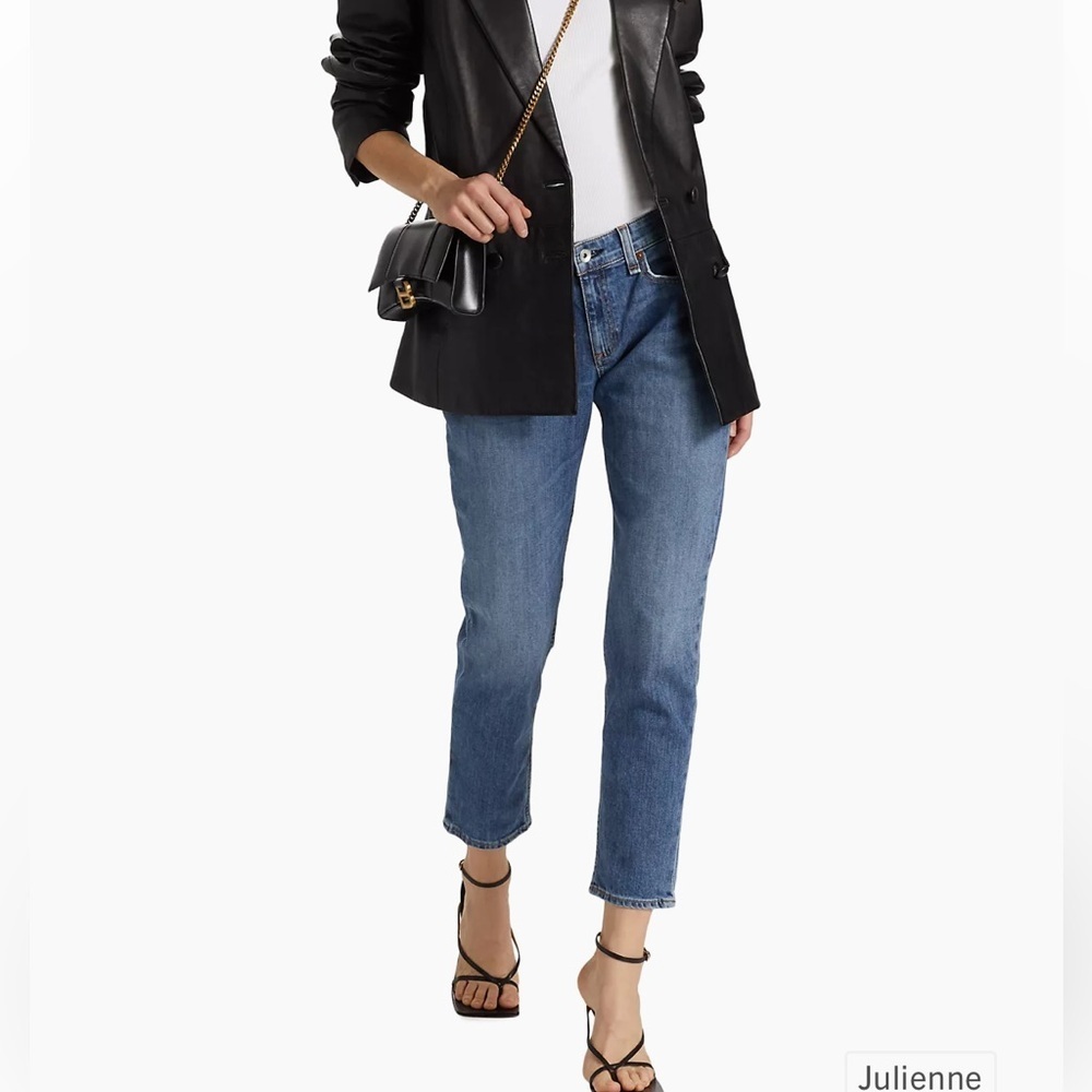 Womens rag and bone jeans. The Dre style. Medium wash, low rise. Size 28.